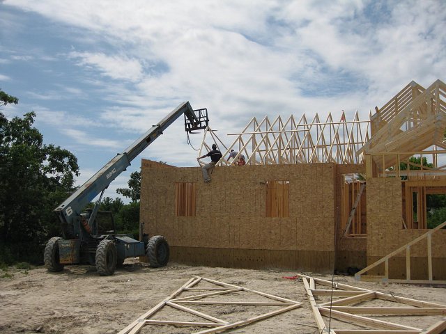 house-truss-installation