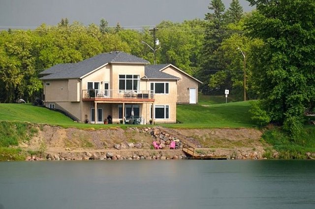 house-water-view